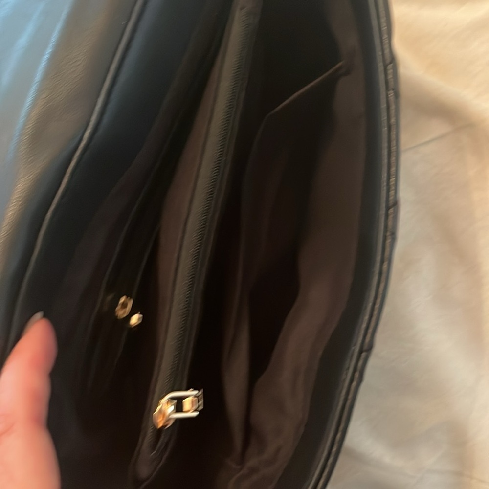 Badgley Mischka Black and Gold Quilted Shoulder Bag - Picture 5 of 5